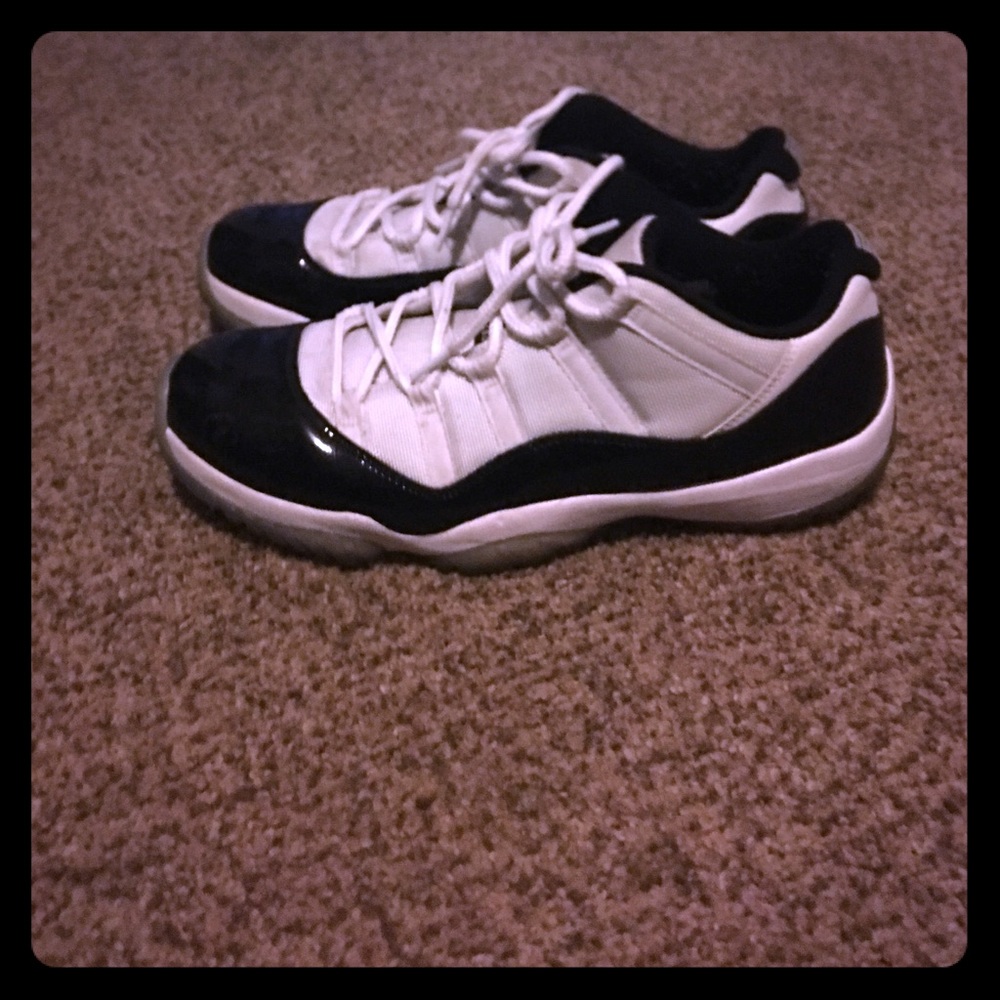 Air Jordan 11 Concord Low